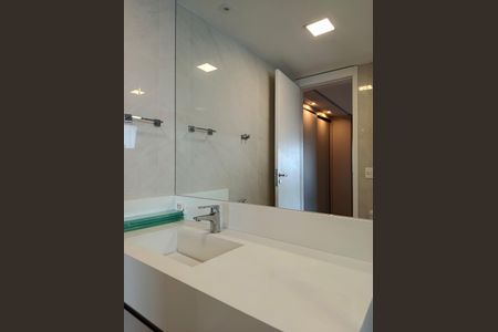 Apartamento à venda com 275m², 3 quartos e 4 vagas Apartamento à venda com 275m², 3 quartos e 4 vagasBanheiro da Suíte 3