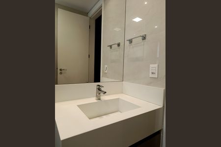 Apartamento à venda com 275m², 3 quartos e 4 vagas Apartamento à venda com 275m², 3 quartos e 4 vagasBanheiro da Suíte 1