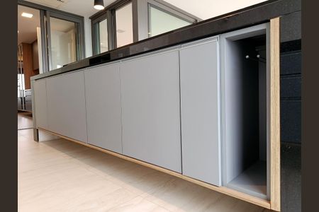 Apartamento à venda com 275m², 3 quartos e 4 vagas Apartamento à venda com 275m², 3 quartos e 4 vagasVaranda