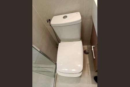 Apartamento à venda com 275m², 3 quartos e 4 vagas Apartamento à venda com 275m², 3 quartos e 4 vagasBanheiro da Suíte 1