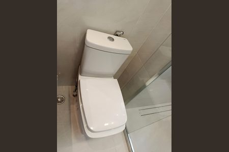 Apartamento à venda com 275m², 3 quartos e 4 vagas Apartamento à venda com 275m², 3 quartos e 4 vagasBanheiro do closet da Suíte 3