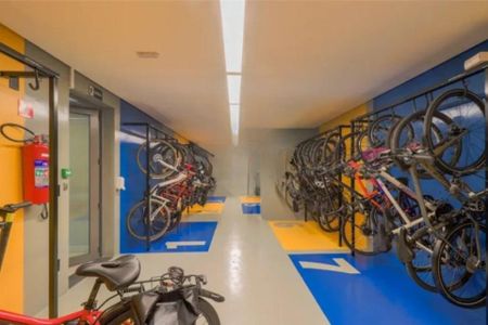 Apartamento à venda com 275m², 3 quartos e 4 vagas Apartamento à venda com 275m², 3 quartos e 4 vagasBicicletário