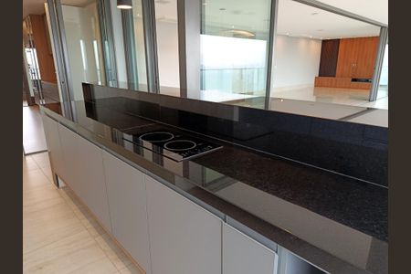Apartamento à venda com 275m², 3 quartos e 4 vagas Apartamento à venda com 275m², 3 quartos e 4 vagasVaranda