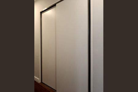 Apartamento à venda com 275m², 3 quartos e 4 vagas Apartamento à venda com 275m², 3 quartos e 4 vagasArmário corredor