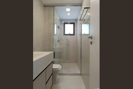 Apartamento à venda com 275m², 3 quartos e 4 vagas Apartamento à venda com 275m², 3 quartos e 4 vagasBanheiro do closet da Suíte 3