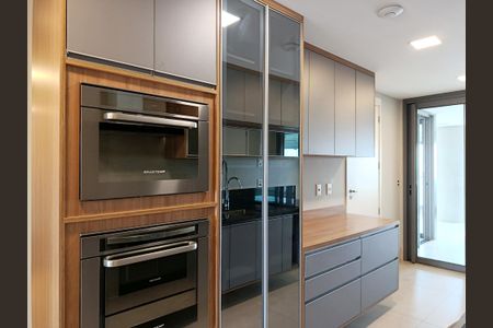 Apartamento à venda com 275m², 3 quartos e 4 vagas Apartamento à venda com 275m², 3 quartos e 4 vagasCozinha