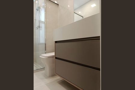 Apartamento à venda com 275m², 3 quartos e 4 vagas Apartamento à venda com 275m², 3 quartos e 4 vagasBanheiro da Suíte 1