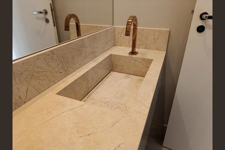 Apartamento à venda com 275m², 3 quartos e 4 vagas Apartamento à venda com 275m², 3 quartos e 4 vagasLavabo