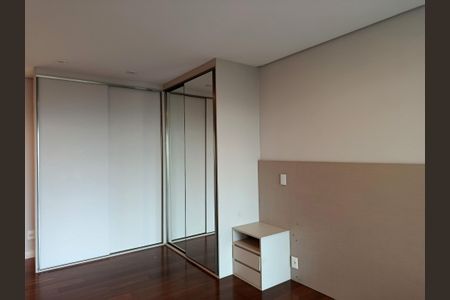 Apartamento à venda com 275m², 3 quartos e 4 vagas Apartamento à venda com 275m², 3 quartos e 4 vagasSuíte 3