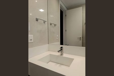 Apartamento à venda com 275m², 3 quartos e 4 vagas Apartamento à venda com 275m², 3 quartos e 4 vagasBanheiro da Suíte 2