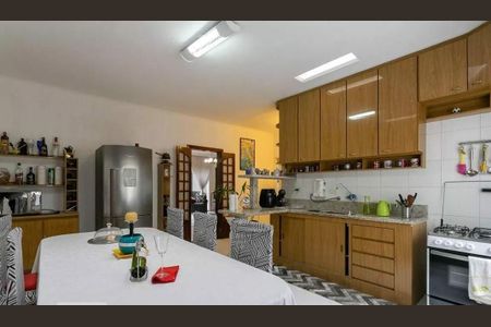 Casa à venda com 260m², 4 quartos e 3 vagas