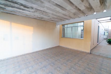 Garagem de casa à venda com 3 quartos, 115m² em Vila Babilonia, São Paulo