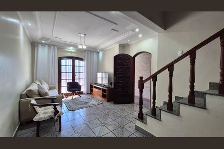 Casa à venda com 3 quartos, 160m² em Jardim Marek, Santo André