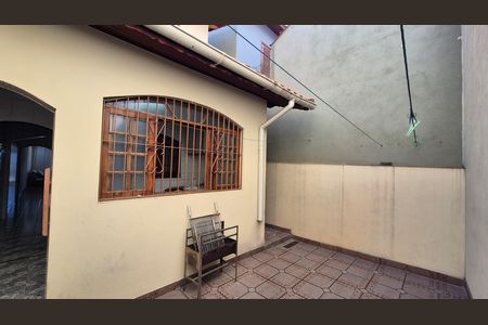 Quintal de casa à venda com 3 quartos, 160m² em Jardim Marek, Santo André