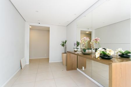 Apartamento à venda com 45m², 2 quartos e 1 vaga Apartamento à venda com 45m², 2 quartos e 1 vagaHall Social