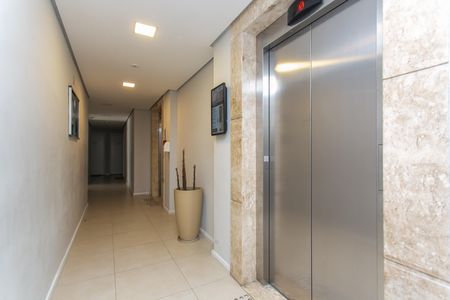 Apartamento à venda com 45m², 2 quartos e 1 vaga Apartamento à venda com 45m², 2 quartos e 1 vagaHall Social