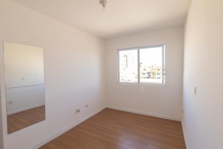 Quarto 2 de apartamento para alugar com 2 quartos, 50m² em Novo Mundo, Curitiba