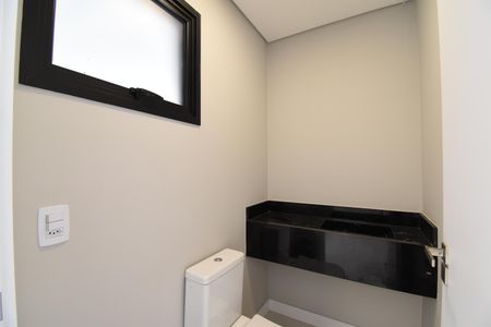 Casa de condomínio à venda com 250m², 3 quartos e 2 vagasLavabo
