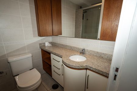 Apartamento para alugar com 108m², 2 quartos e 2 vagas Apartamento para alugar com 108m², 2 quartos e 2 vagasBanheiro