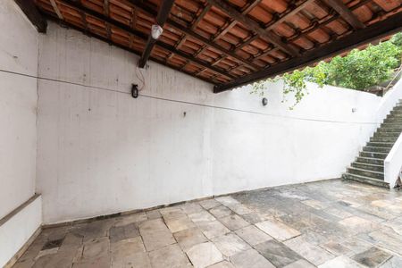 Casa para alugar com 70m², 2 quartos e 1 vagaQuintal