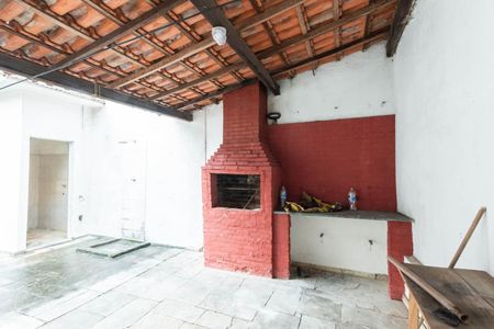 Casa para alugar com 70m², 2 quartos e 1 vagaQuintal
