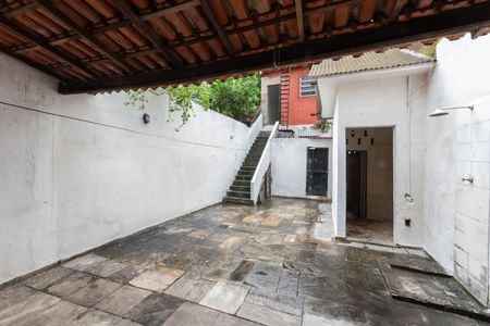 Casa para alugar com 70m², 2 quartos e 1 vagaQuintal