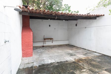 Casa para alugar com 70m², 2 quartos e 1 vagaQuintal