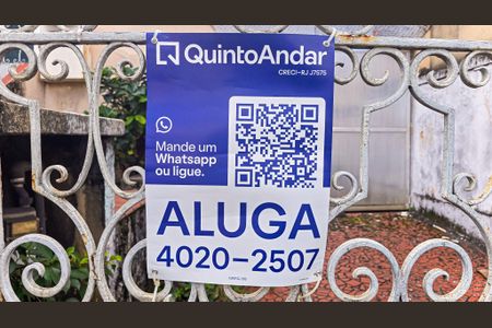 Casa para alugar com 78m², 2 quartos e 1 vaga Casa para alugar com 78m², 2 quartos e 1 vagaFachada casa com placa