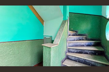 Casa para alugar com 78m², 2 quartos e 1 vaga Casa para alugar com 78m², 2 quartos e 1 vagaEscada