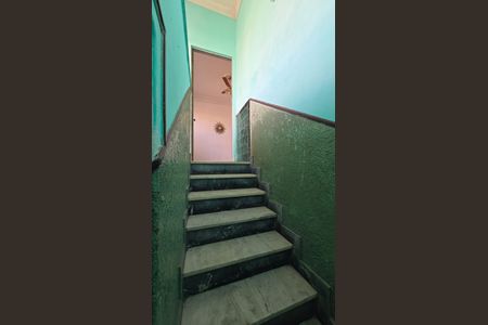 Casa para alugar com 78m², 2 quartos e 1 vaga Casa para alugar com 78m², 2 quartos e 1 vagaEscada