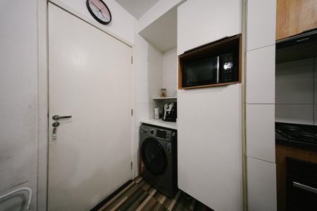 Sala/Cozinha e Área de Serviço de apartamento para alugar com 2 quartos, 30m² em Vila Ré, São Paulo