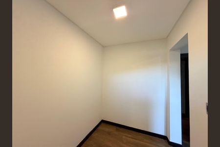 Casa de condomínio para alugar com 495m², 7 quartos e 4 vagas Casa de condomínio para alugar com 495m², 7 quartos e 4 vagasCorredor