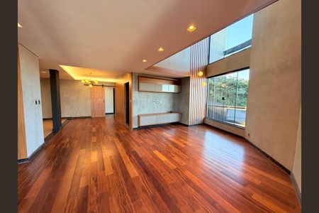 Casa de condomínio para alugar com 495m², 7 quartos e 4 vagas Casa de condomínio para alugar com 495m², 7 quartos e 4 vagasSala