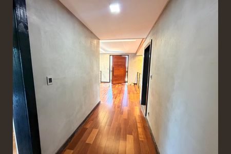Casa de condomínio para alugar com 495m², 7 quartos e 4 vagas Casa de condomínio para alugar com 495m², 7 quartos e 4 vagasCorredor