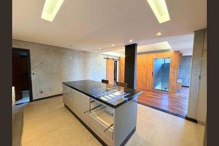 Casa de condomínio para alugar com 495m², 7 quartos e 4 vagas Casa de condomínio para alugar com 495m², 7 quartos e 4 vagasSala de jantar