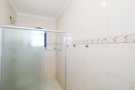 Casa para alugar com 246m², 3 quartos e 4 vagas Casa para alugar com 246m², 3 quartos e 4 vagasBanheiro da Suíte 1
