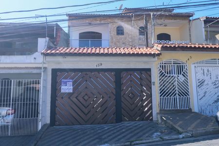 Casa para alugar com 246m², 3 quartos e 4 vagas Casa para alugar com 246m², 3 quartos e 4 vagasFachada