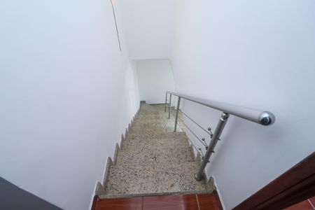 Casa para alugar com 246m², 3 quartos e 4 vagas Casa para alugar com 246m², 3 quartos e 4 vagasEscada