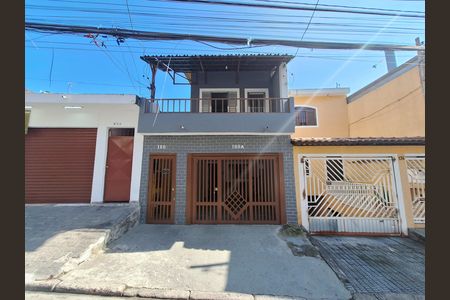 Casa à venda com 100m², 4 quartos e 1 vaga Casa à venda com 100m², 4 quartos e 1 vagaFachada