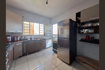 Casa à venda com 100m², 4 quartos e 1 vaga Casa à venda com 100m², 4 quartos e 1 vagaCozinha