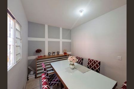 Casa à venda com 100m², 4 quartos e 1 vaga Casa à venda com 100m², 4 quartos e 1 vagaCopa
