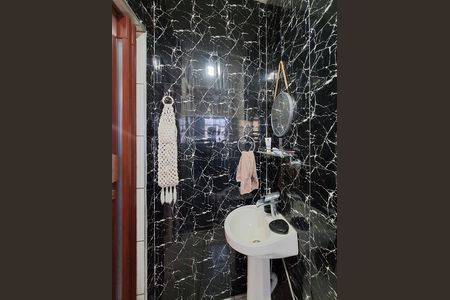 Casa à venda com 100m², 4 quartos e 1 vaga Casa à venda com 100m², 4 quartos e 1 vagaBanheiro