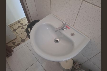 Casa à venda com 100m², 4 quartos e 1 vaga Casa à venda com 100m², 4 quartos e 1 vagaBanheiro 2