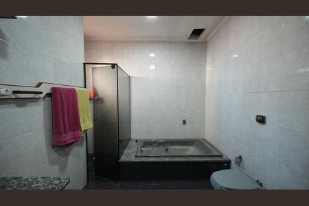Casa à venda com 125m², 3 quartos e 6 vagasBanheiro da Suíte