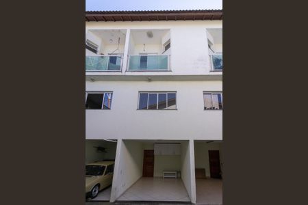 Casa de condomínio à venda com 121m², 2 quartos e 1 vaga Casa de condomínio à venda com 121m², 2 quartos e 1 vagaFachada
