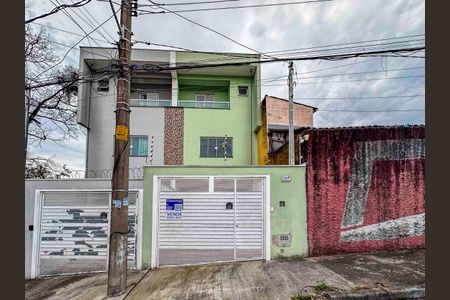 Casa à venda com 138m², 3 quartos e 4 vagas Casa à venda com 138m², 3 quartos e 4 vagasFachada