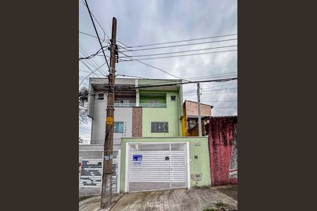 Casa à venda com 138m², 3 quartos e 4 vagas Casa à venda com 138m², 3 quartos e 4 vagasFachada
