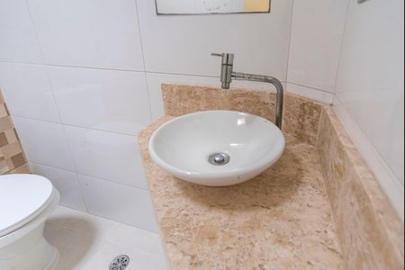 Casa à venda com 138m², 3 quartos e 4 vagas Casa à venda com 138m², 3 quartos e 4 vagasBanheiro