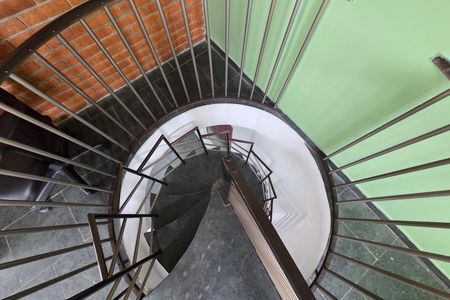 Apartamento para alugar com 145m², 4 quartos e 3 vagas Apartamento para alugar com 145m², 4 quartos e 3 vagasEscada