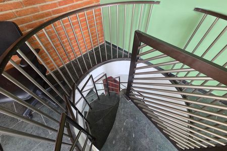 Apartamento para alugar com 145m², 4 quartos e 3 vagas Apartamento para alugar com 145m², 4 quartos e 3 vagasEscada